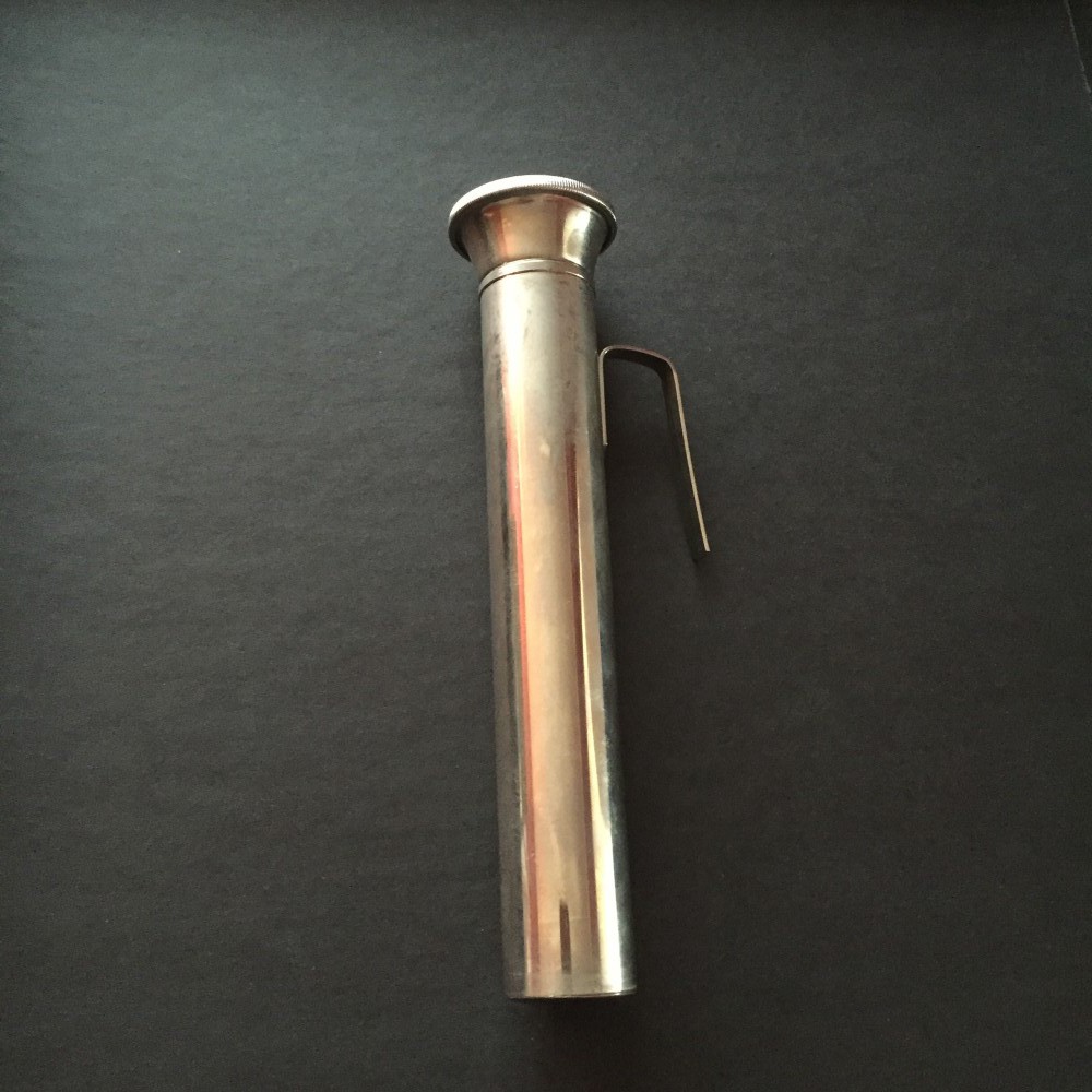 ビール温め器。とても丁寧な作り。温かいお湯を入れたら、きっちりと蓋を閉めることができる。
